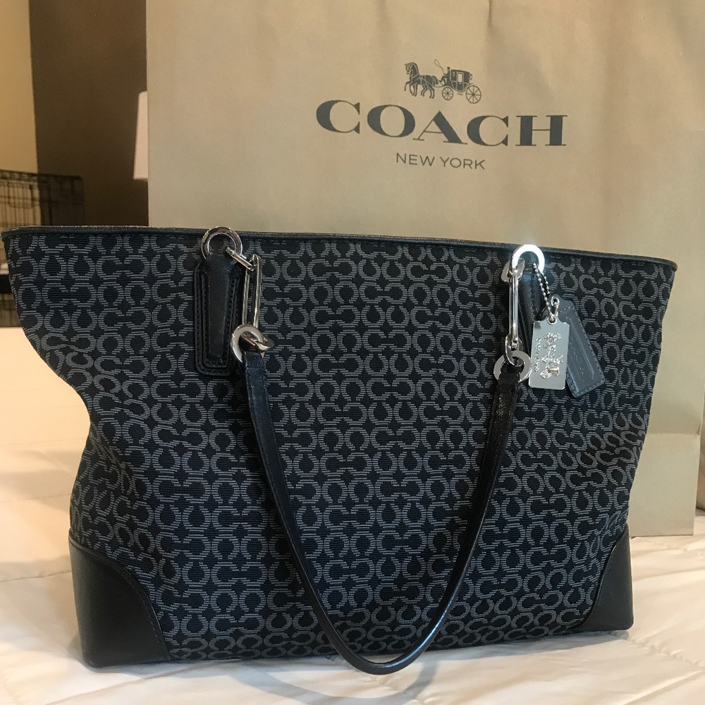 COACH Signature Zip Tote Black